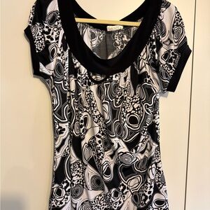 Black & White Abstract Scoop Neck Tunic Top